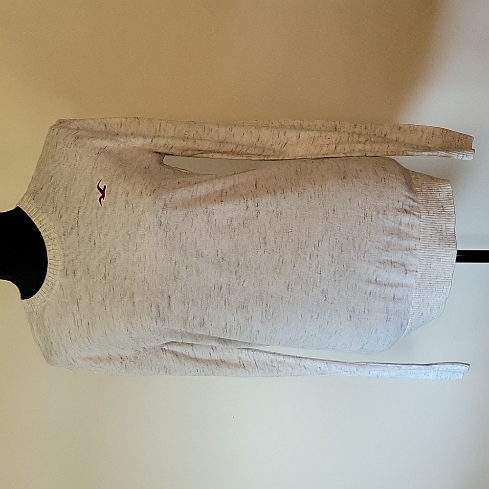 Hollister small cotton knit, long sleeve crew neck sweater in small